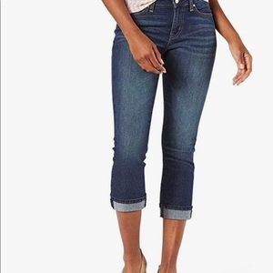 Signature by Levi Strauss Women's Mid-Rise Simply Stretch Fit Capris